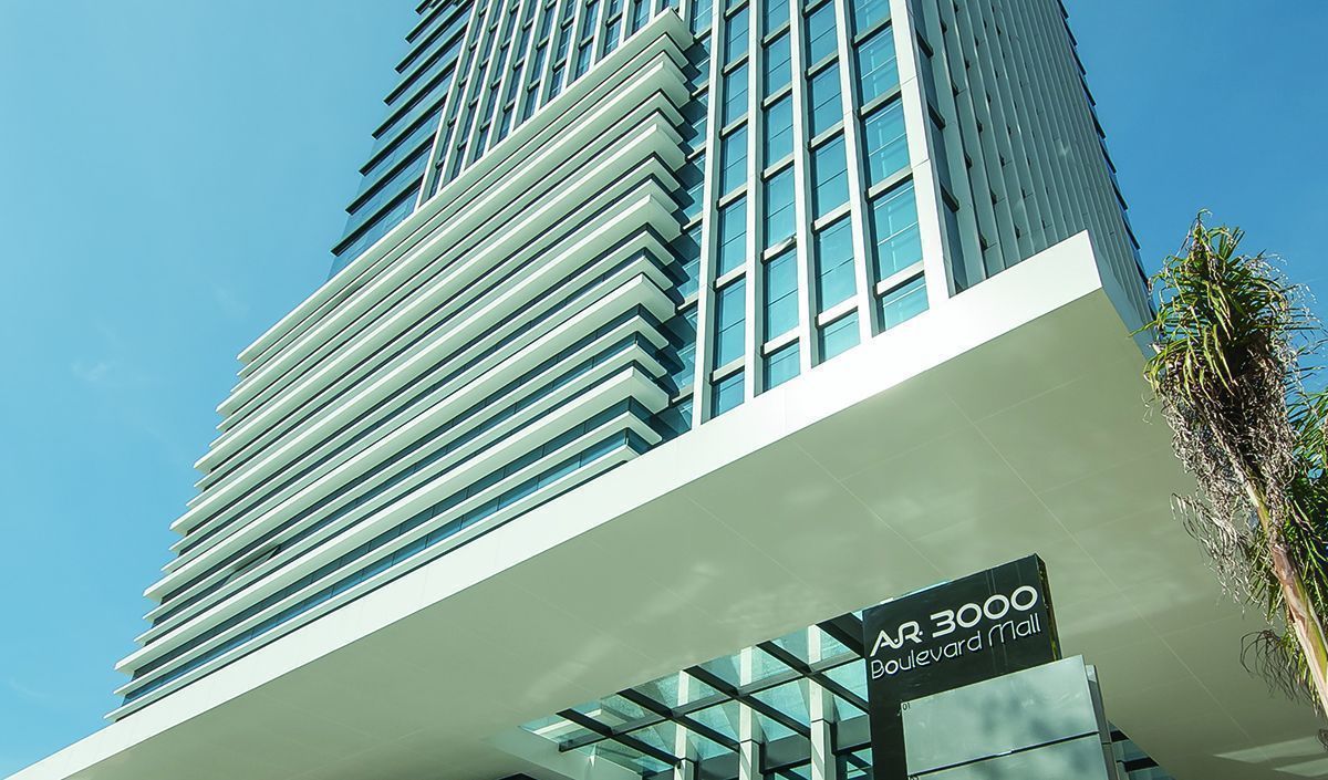Capa: Edifício AR3000 conquista selo LEED por sua fachada envidraçada